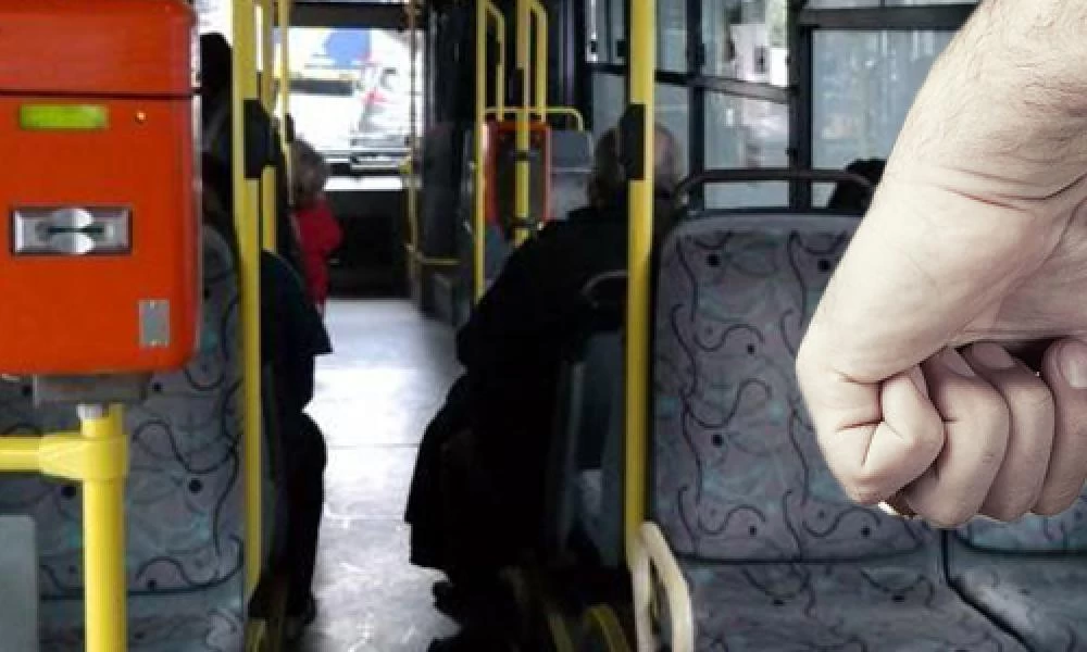 Ελληνικό: Τέσσερις νεαροί γρονθοκόπησαν και λήστεψαν οδηγό λεωφορείου